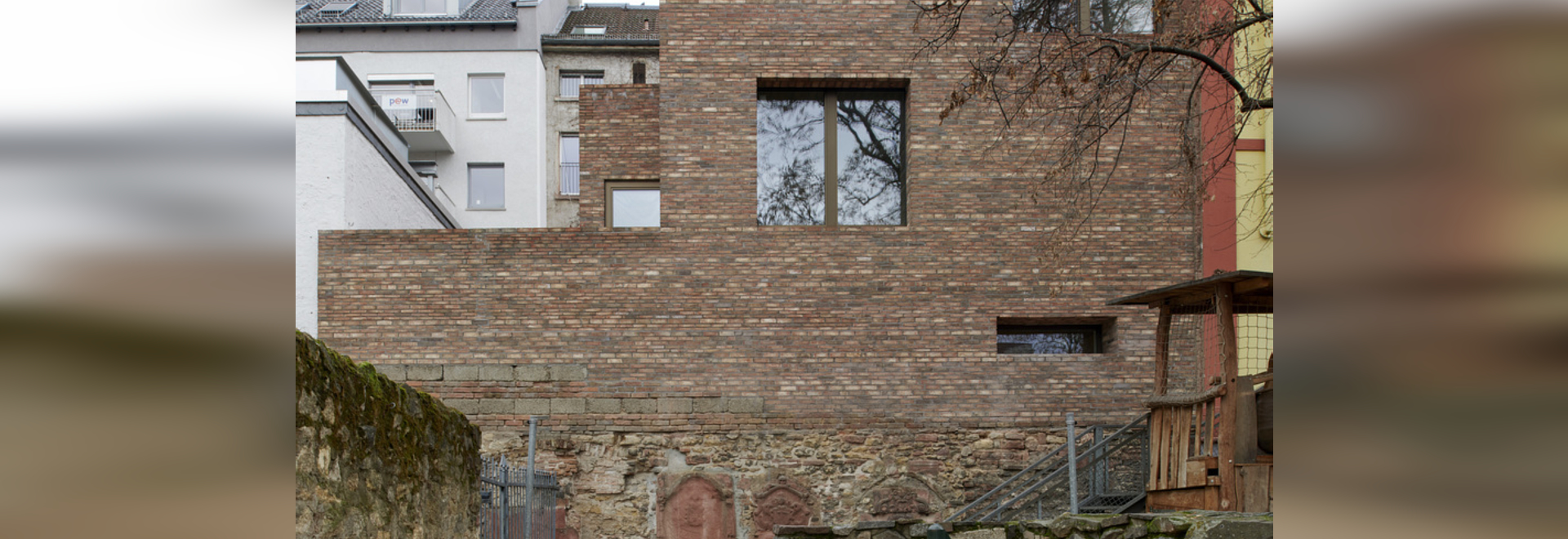 Bâtiment Stylepark au cimetière / NKBAK