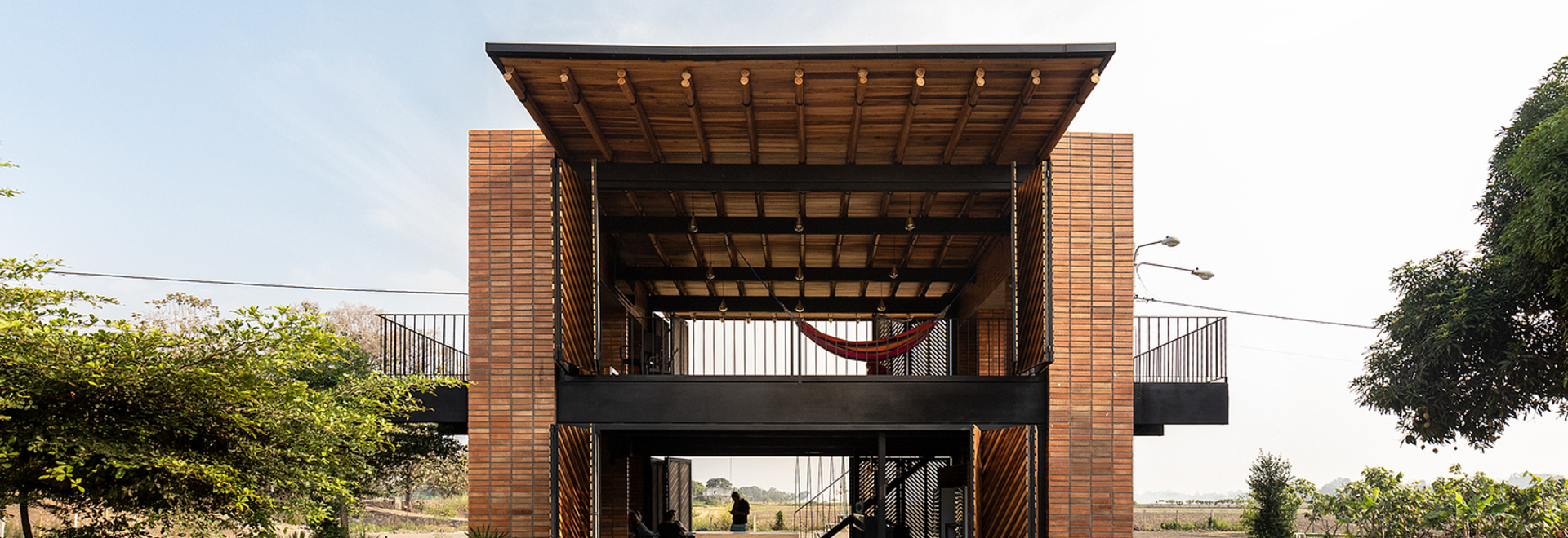Centre d'intégration sportive pour les zones rurales La Pradería / Natura Futura Arquitectura