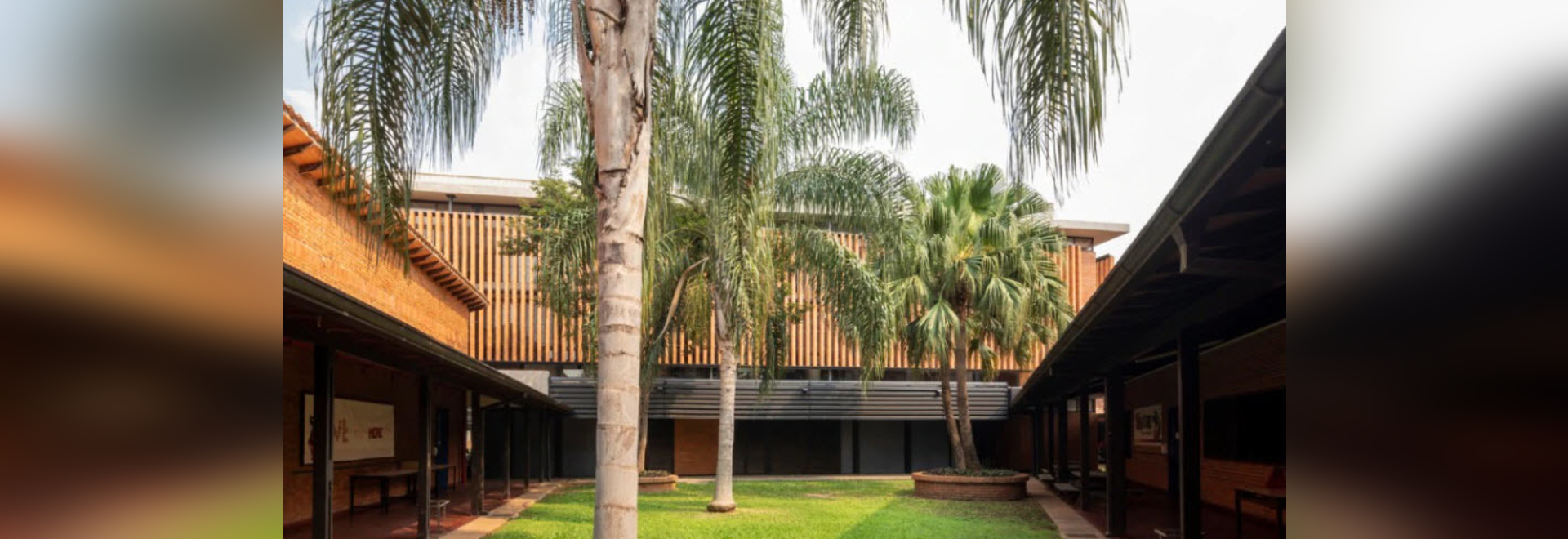 Une école idéale au Paraguay, avec des patios tropicaux et des matériaux naturels