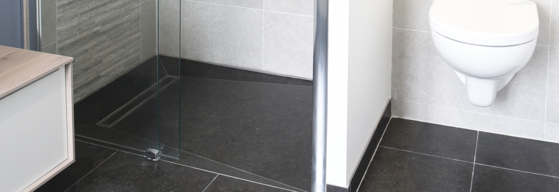 Une douche à l´italienne carrelée en un temps record CarlBenzStraße