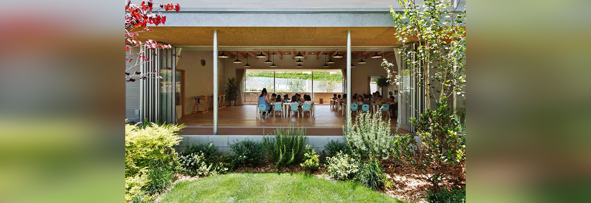 la pépinière de Tokyo par HIBINOSEKKEI + youji aucun shiro fournit à un raccordement la nature