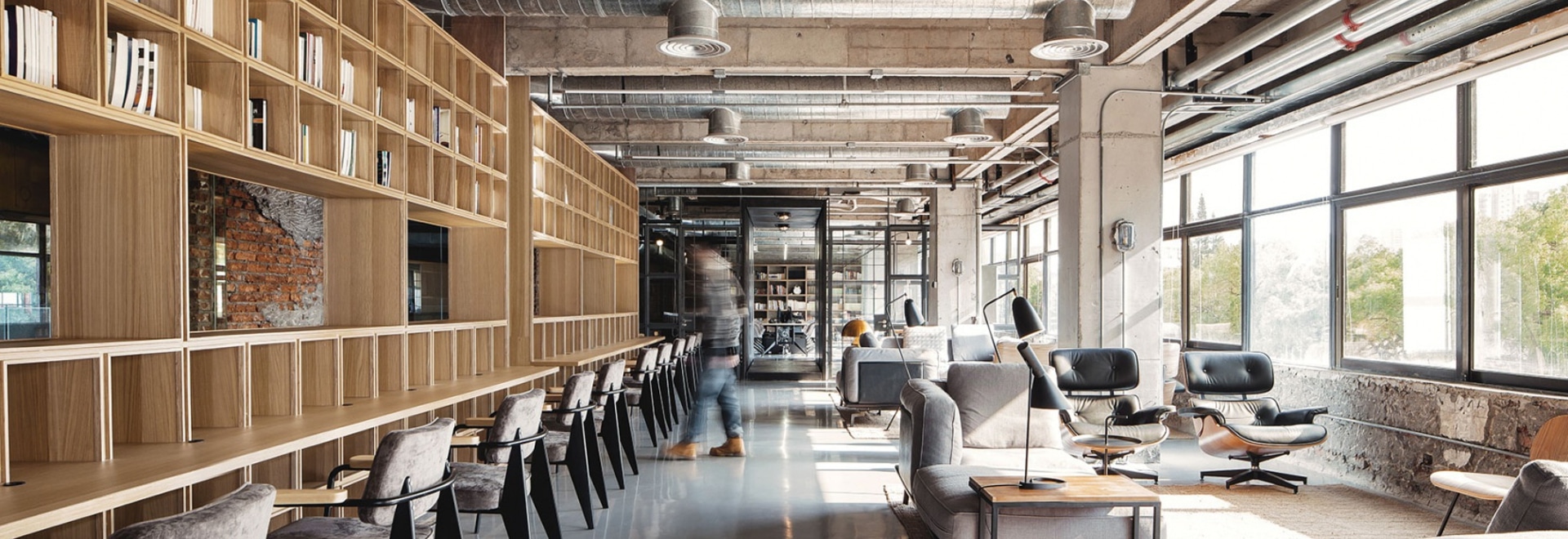 Rénovation pour l'avenir à l'usine de bureau de FlaHalo par NARRATION