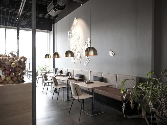 LES STUDIOS DE JOHANNES TORPE CRÉE L'ESPACE SIMPLE ET CONFORTABLE POUR LE RESTAURANT DE COPENHAGUE