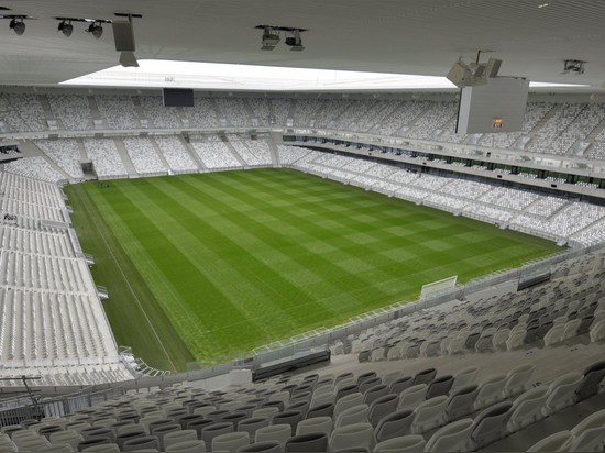 HEURZOG ET NOUVEAU STADE DE BORDEAUX DE DE MEURON COMPLETES POUR L'EURO 2016 DE L'UEFA