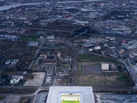 HEURZOG ET NOUVEAU STADE DE BORDEAUX DE DE MEURON COMPLETES POUR L'EURO 2016 DE L'UEFA