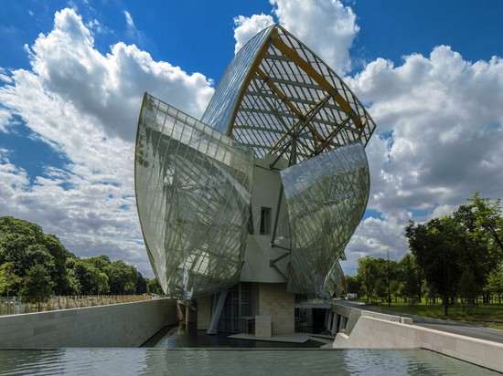 FONDATION LOUIS VUITTON PAR DES ASSOCIÉS DE GEHRY