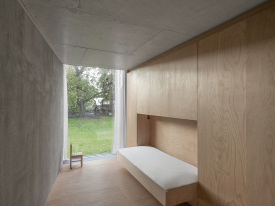 MAISON DE CAMÉLÉON PAR PETR HAJEK ARCHITEKTI