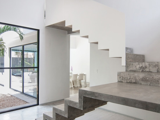 MAISON GARCIAS PAR LES ARCHITECTES CHAUDS