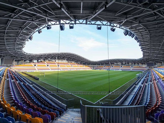 STADE DE FOOTBALL DE BORISOV PAR DES ARCHITECTES D'OFIS