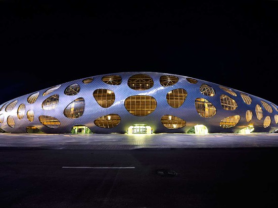 STADE DE FOOTBALL DE BORISOV PAR DES ARCHITECTES D'OFIS