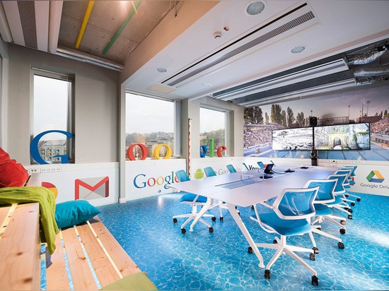 Le bureau de Google à Budapest par le studio de Graphasel Design