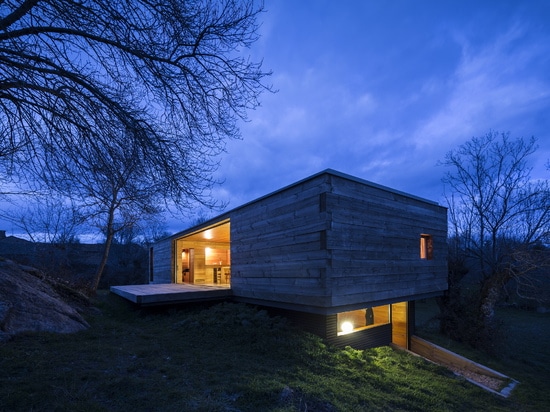 LA MAISON DE B REFLÈTE DES JAUNES TROUVÉS EN NATURE