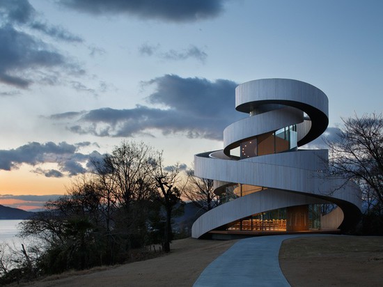 La chapelle de ruban par des architectes de NAP