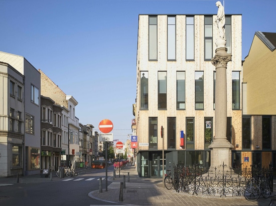 le nouveau commissariat de police est situé dans la ville belge d'Anvers