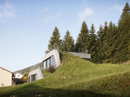 La villa française a conçu par Julien de Smedt pour ressembler à une bosse dans le paysage