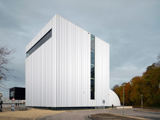 Trio des formes géométriques par complexe hollandais de musée de forme d'Urbanism d'architecture de décalage le nouveau