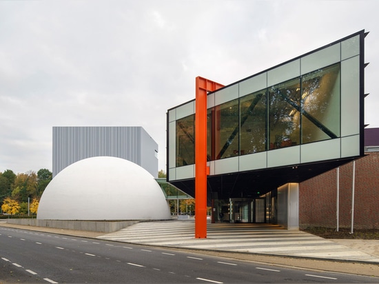 Trio des formes géométriques par complexe hollandais de musée de forme d'Urbanism d'architecture de décalage le nouveau