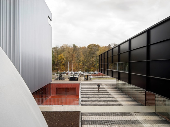 Trio des formes géométriques par complexe hollandais de musée de forme d'Urbanism d'architecture de décalage le nouveau