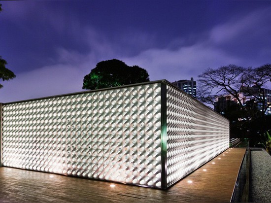 Cette Chambre a un mur de Lumière-Dispersion sculptural d'écran