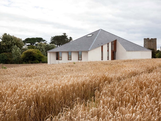 La Chambre à Wexford par des architectes de GKMP comporte un toit pyramide-formé