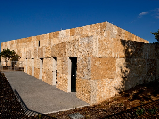 Les nommé Oliviers, le complexe tire l'inspiration de la villa de bord de la mer du 1st-century de la ville et de ses objets façonnés, qui remontent aux temps romains du secteur. Photographie : Lis...