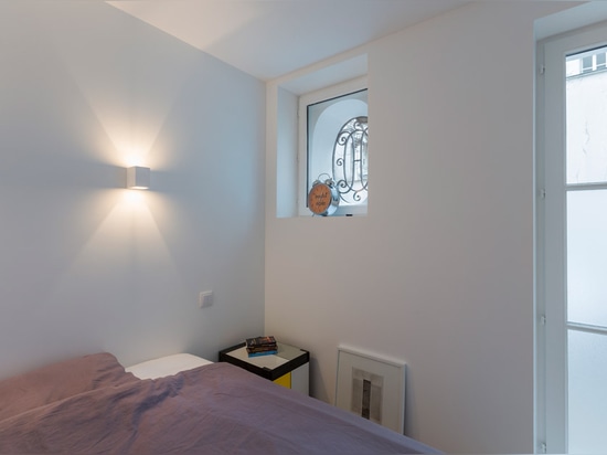 L'appartement de studio à Paris par Anne Rolland Architecte a une boue convertie cachée