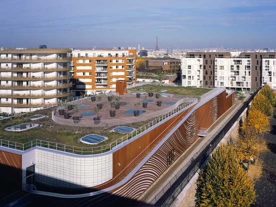 Le studio de Mikou accomplit la piscine de Paris conçue utilisant la philosophie de Feng Shui