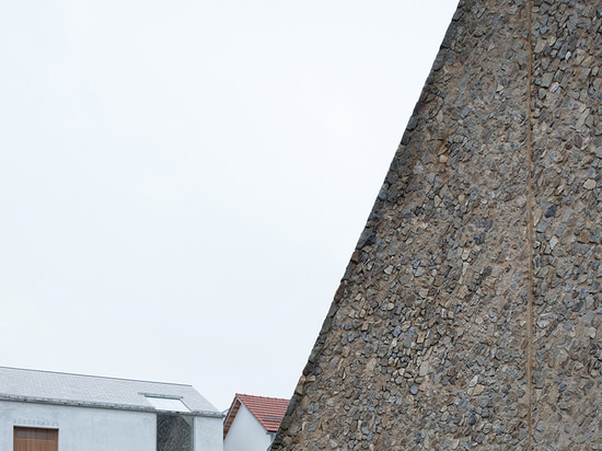 Salle de concert incliné et submergé par Peter Haimerl Architektur