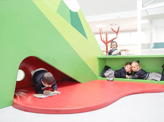 Ce jardin d'enfants espagnol est rempli de montagnes, de cavernes et d'échecs