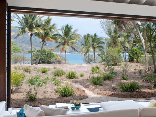 Cette petite maison de plage est conçue pour véritable vie d'intérieur/extérieure