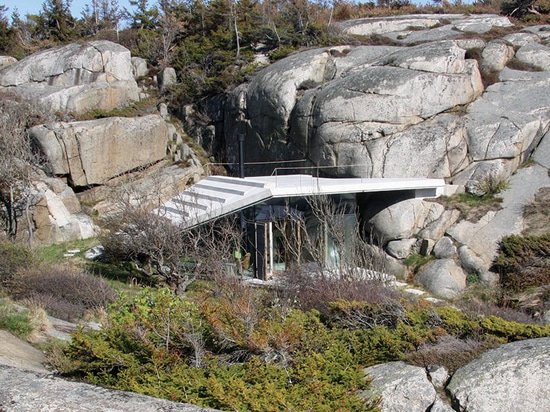 le hagem de Lund construit le knapphullet de carlingue dans la formation de roche normale