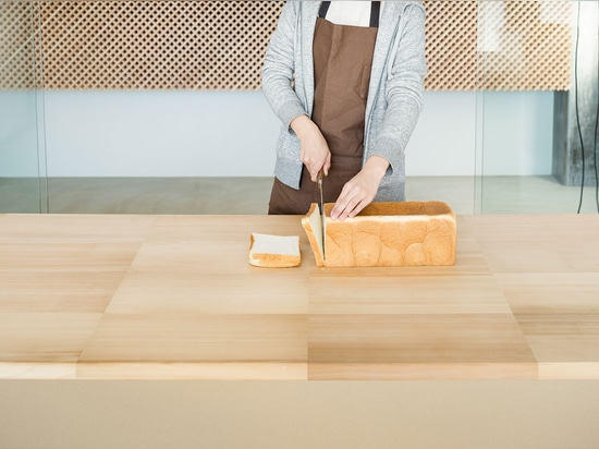 Assez dièse : la nouvelle salle d'exposition de couteau de Tadafusa par Yusuke Seki