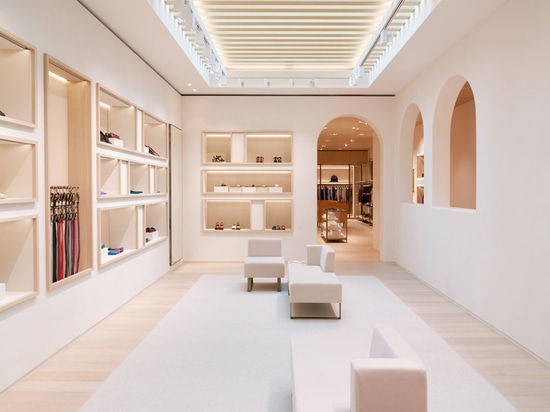 La boutique de Maison de Bottega Veneta en Beverly Hills comporte des ouvertures arquées et des couleurs neutres