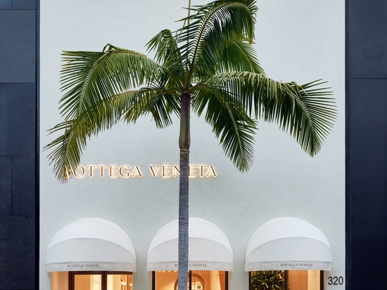 La boutique de Maison de Bottega Veneta en Beverly Hills comporte des ouvertures arquées et des couleurs neutres