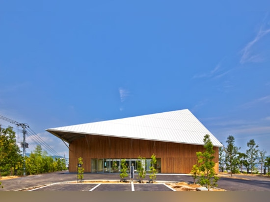 « Kengo Kuma prolonge son hôtel de Nagasaki de terrasse de jardin avec une annexe asymétrique »