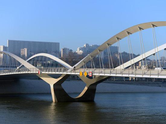 Pont de Schuman sur le Saône