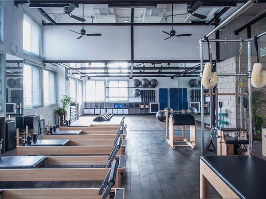 Les architectes de Jacobs-Yaniv crée le studio de pilates pour le nageur de Paralympic