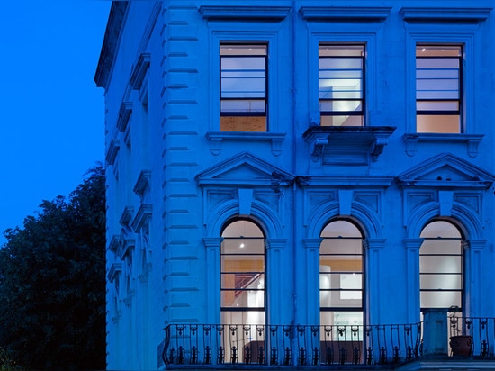 Andrew Pilkington combine deux appartements de Notting Hill avec une oreillette centrale