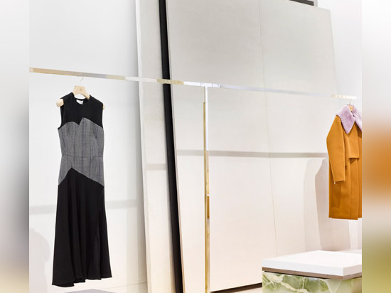 La campagne ajoute l'or et le marbre opulents au magasin de navire amiral de 3.1 Phillip Lim New York