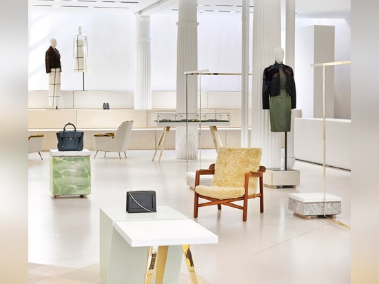 La campagne ajoute l'or et le marbre opulents au magasin de navire amiral de 3.1 Phillip Lim New York