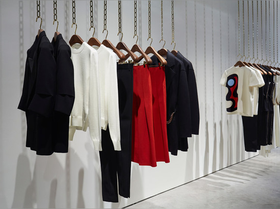 Intérieur de magasin de Londres de conceptions de Farshid Moussavi pour Victoria Beckham