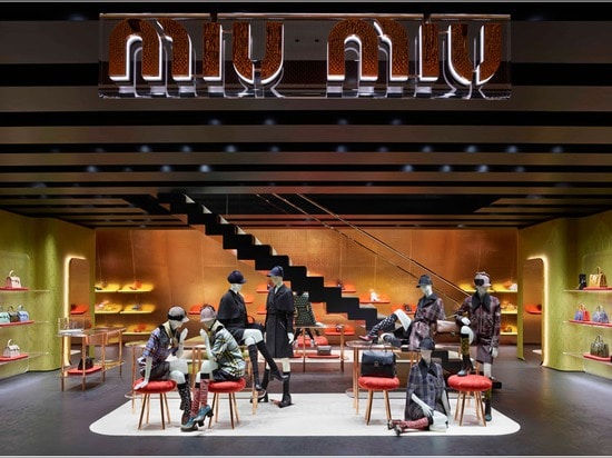 Herzog et de Meuron ajoute la tente en acier géante au magasin de Miu Miu dans Aoyama