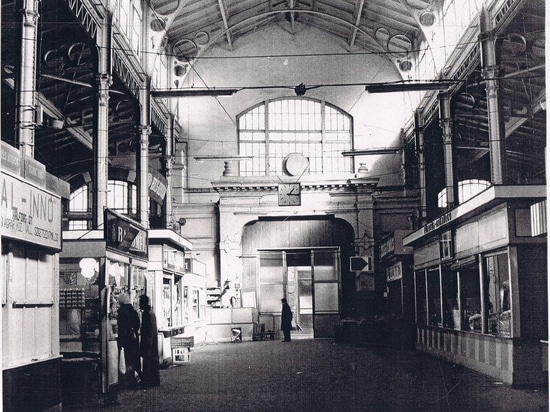 Marché Budapest, Hongrie de Klauzal de kft de Zoltàn Kun Kunyho Epitèsziroda