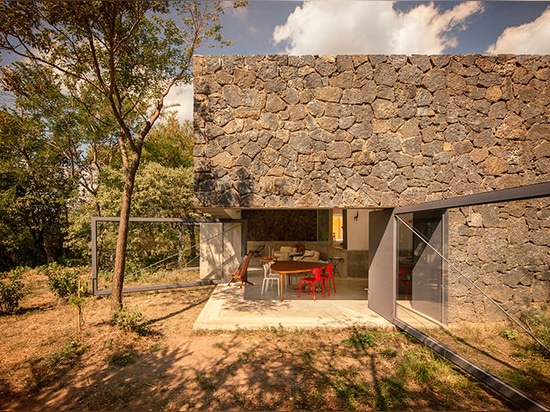 EDAA construit le meztitla de maison avec les murs de verre de pivotement