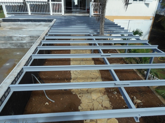 Structure composite pour terrasse