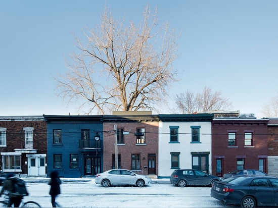 la maison familiale est située dans un voisinage suburbain de Montréal