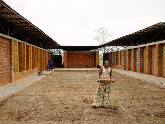 Orkidstudio, l'école des filles dans Kenema