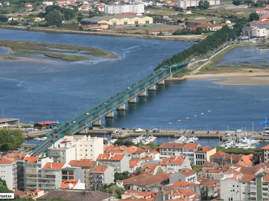 Pont d'Eiffel dans Viano faire Castelo