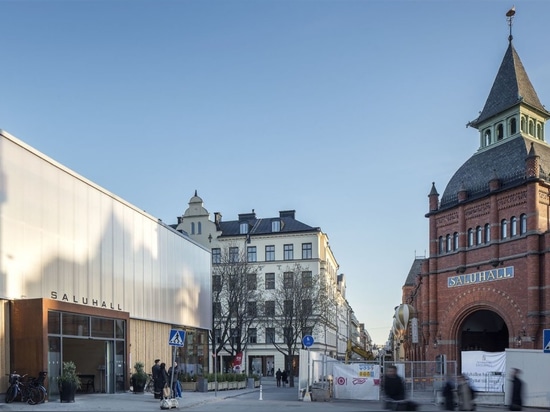 Le marché provisoire Hall a fait à partir des matériaux viables saute à Stockholm