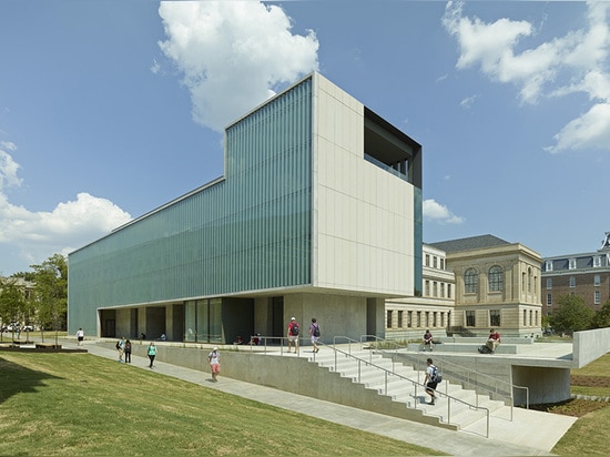 Coin de sud-ouest d'addition, avec le marcheur Hall de vol. et la vieille force là-bas (© de photo : Timothy Hursley)